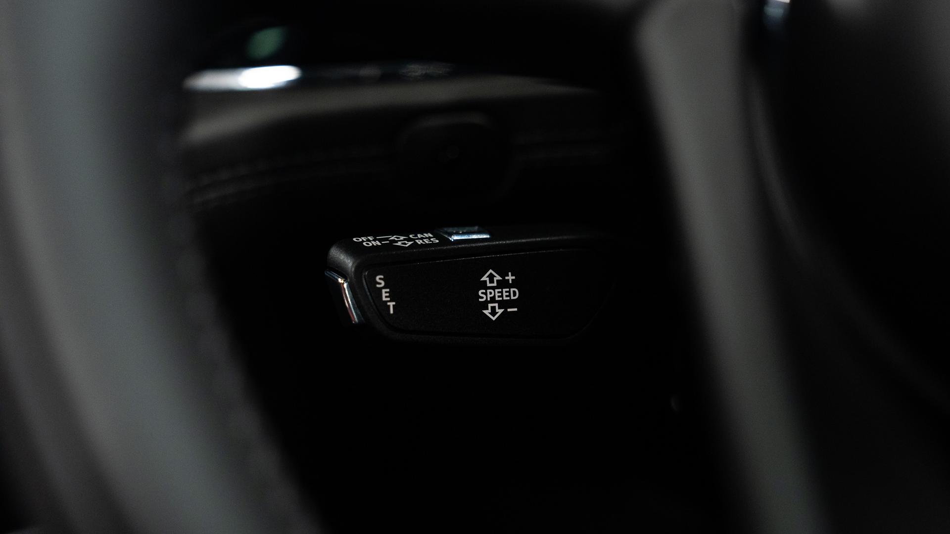 Bentley Bentayga V8 Centenary Edition Photo 55518a16-e9ba-4eea-b7bc-f0cd3b85352b.jpg