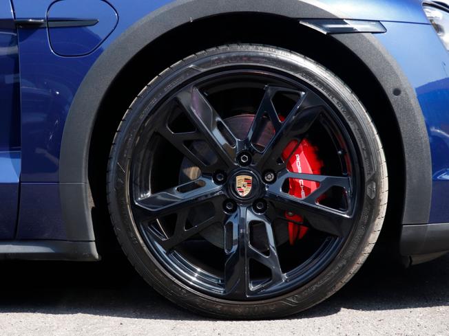 PORSCHE Taycan Photo 8