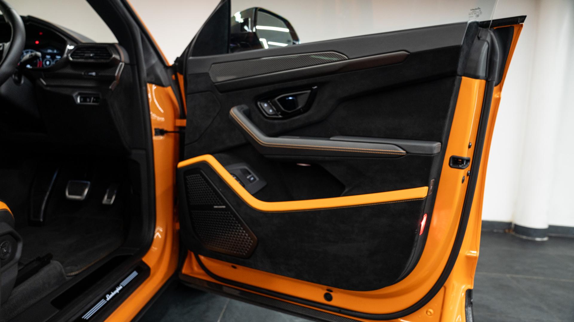 LAMBORGHINI Urus Photo 555e3edd-e235-4d0c-99f4-a85fbc678570.jpg