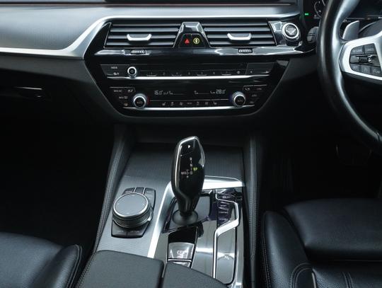 BMW 5 Series Photo 555ff7c1-70cf-487e-b80e-aa975148ee7d.jpg