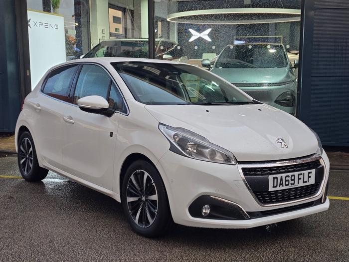 Used 2019 Peugeot 208 1.2 PureTech Tech Edition Hatchback 5dr Petrol Manual Euro 6 (s/s) (82 ps) White at Windsors of Wallasey