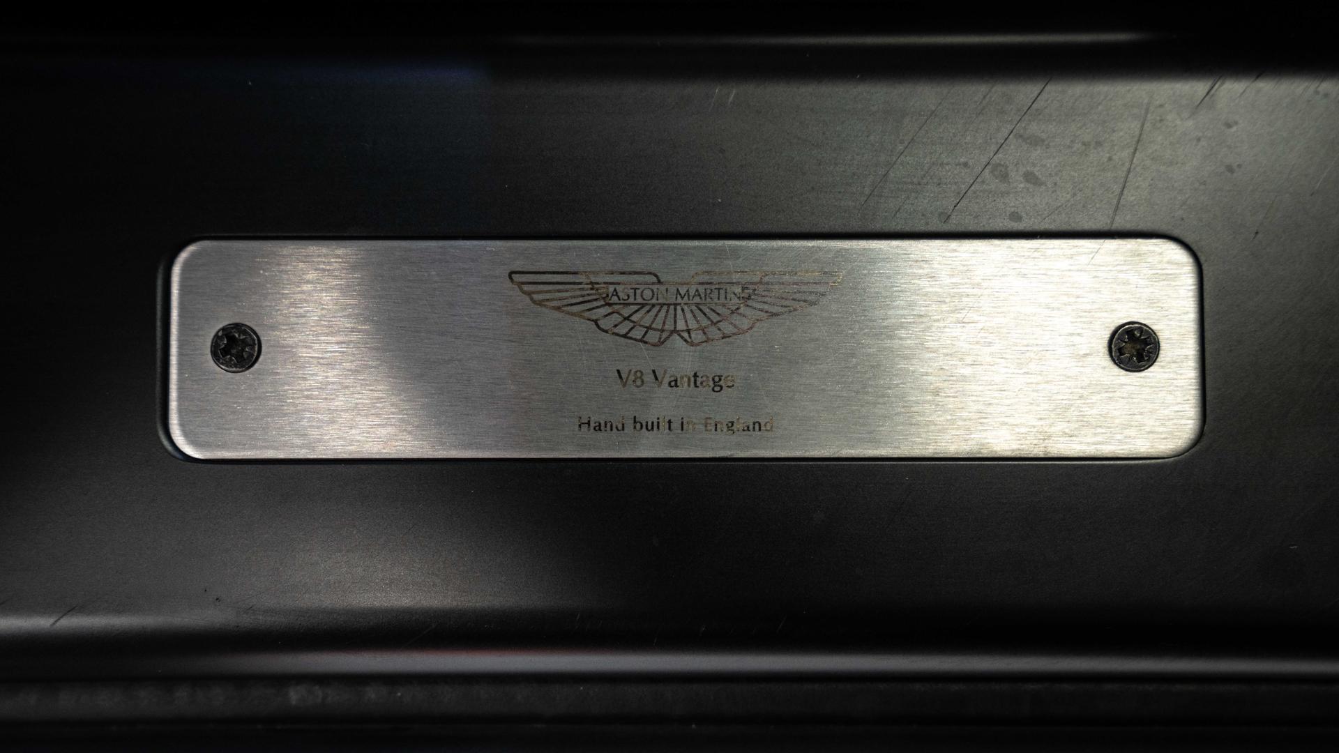 Aston Martin Vantage Photo 558066da-ddd1-488b-9173-952d12753501.jpg