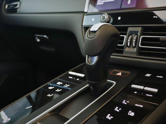 PORSCHE Macan Photo 43