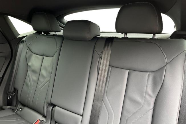 Audi Q3 Photo 10