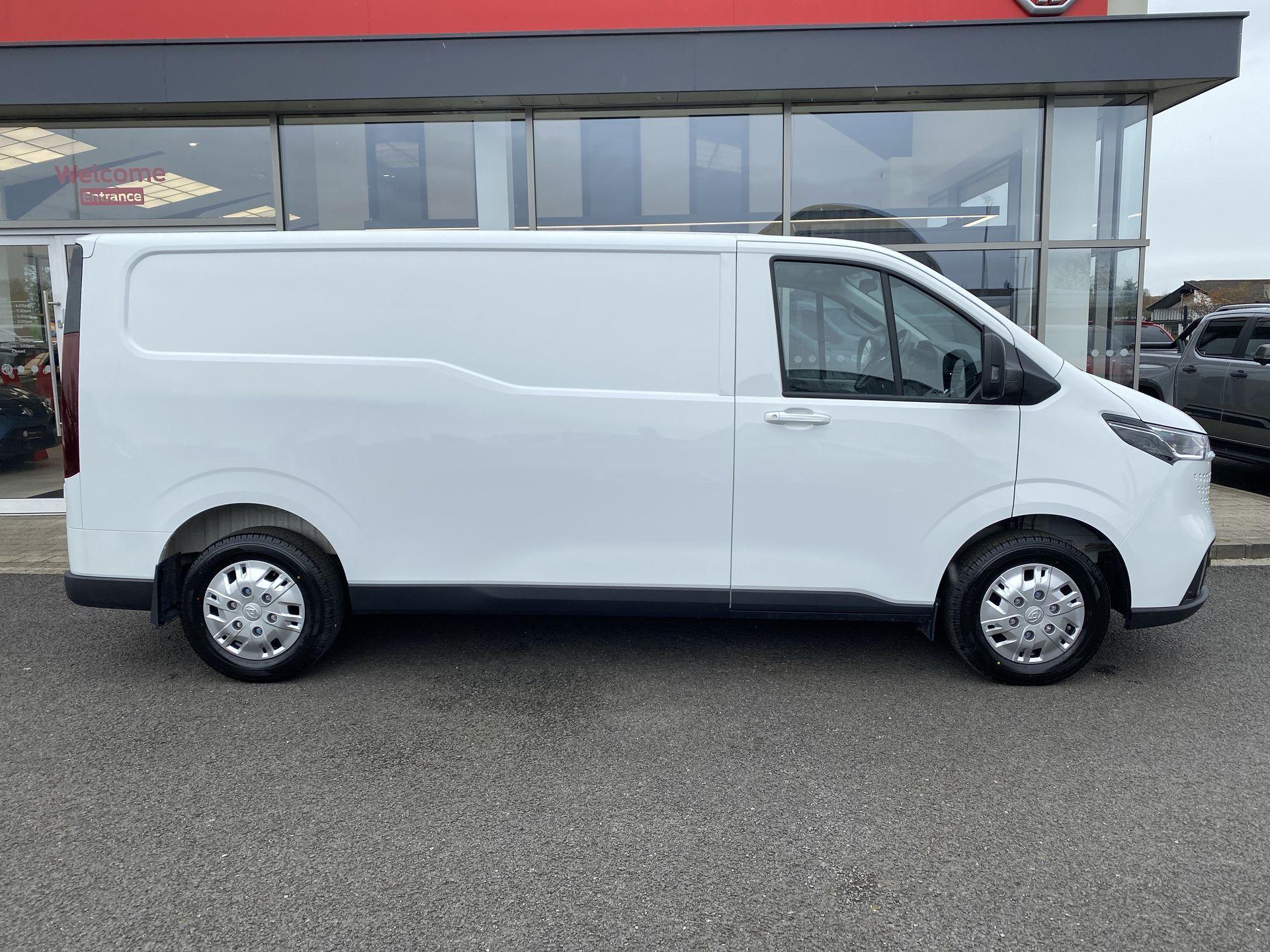 2026 MAXUS DELIVER 7 L2 FWD 2.0 D20 H1 150 - vehicle photo 4 for sale on PureCar