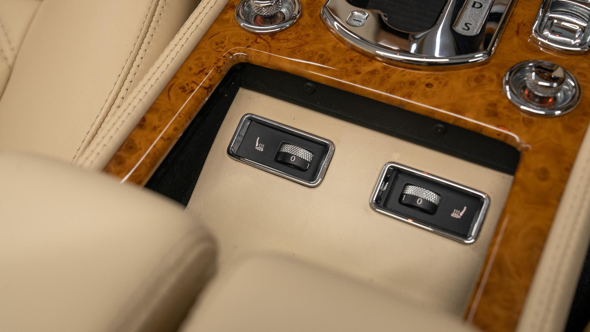 Bentley Azure T Photo 55b2c1be-8db8-4220-a38c-d1cb87a5b51b.jpg