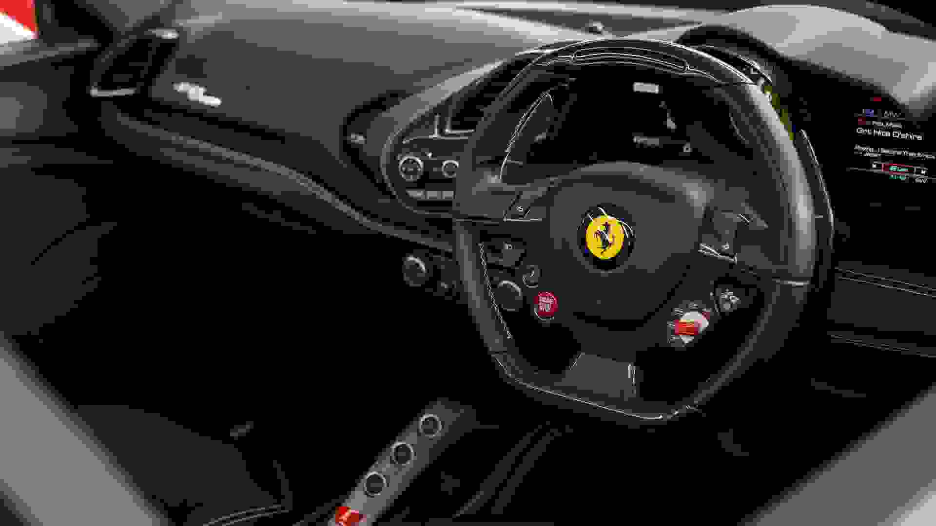 Ferrari 488 Photo 55b473db-39c8-4dce-8924-25e01072f56e.jpg