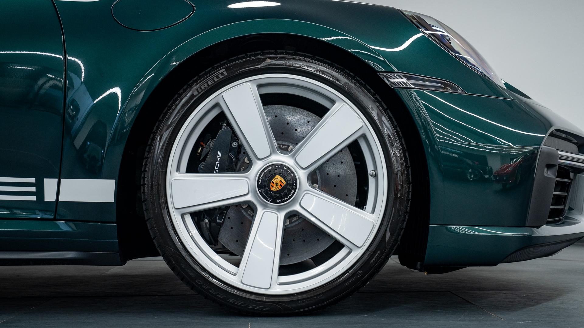 Porsche 911 Turbo S Photo 55bb9d88-1689-4f32-a78e-8ac5e7f7a697.jpg