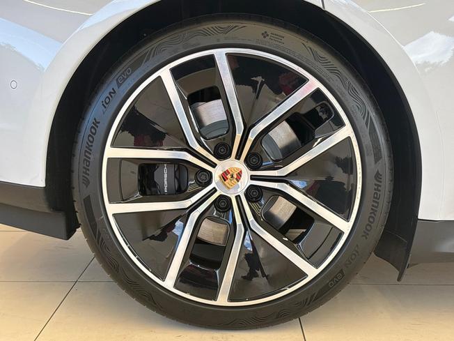 PORSCHE Taycan Photo 24