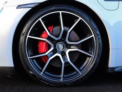 PORSCHE Taycan Photo 4