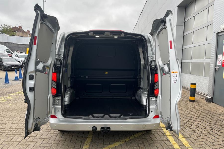 Ford TRANSIT CUSTOM Photo 55c9822e-b576-4e24-9350-4311c5a3a1db.jpg
