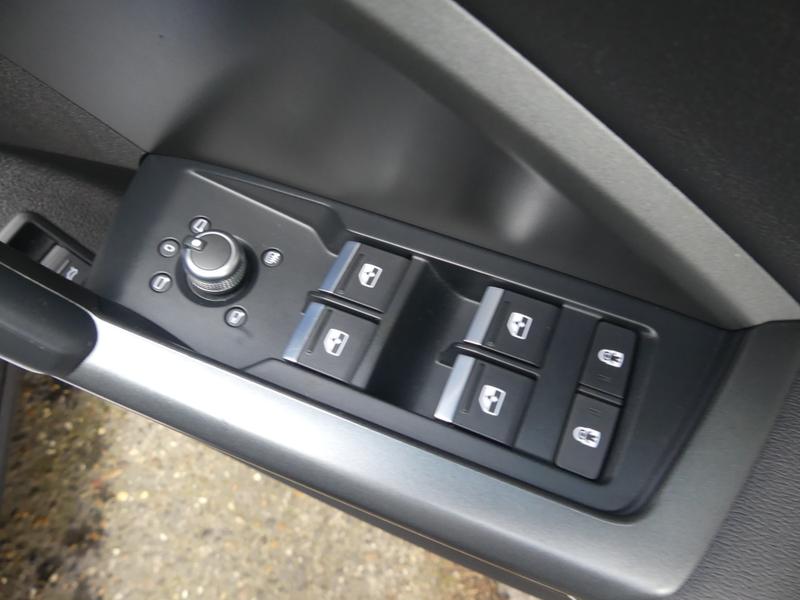 Audi Q3 Photo 55db6954-2eaf-45d3-9912-ff1c513d118e.jpg