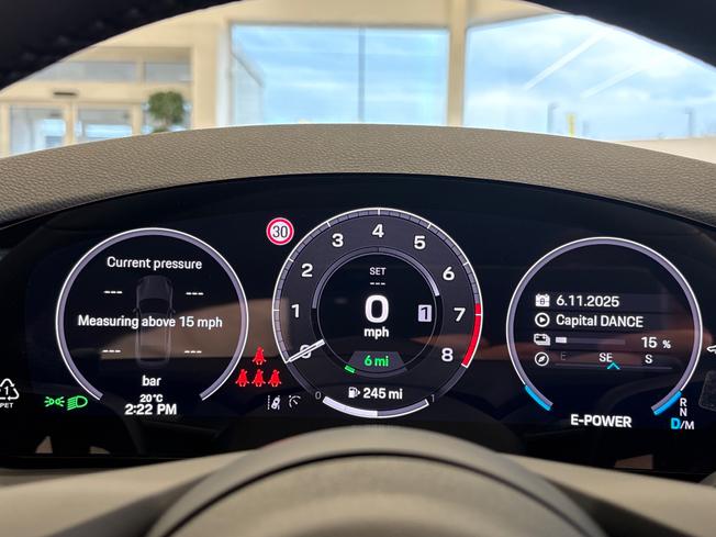 PORSCHE Panamera Photo 16
