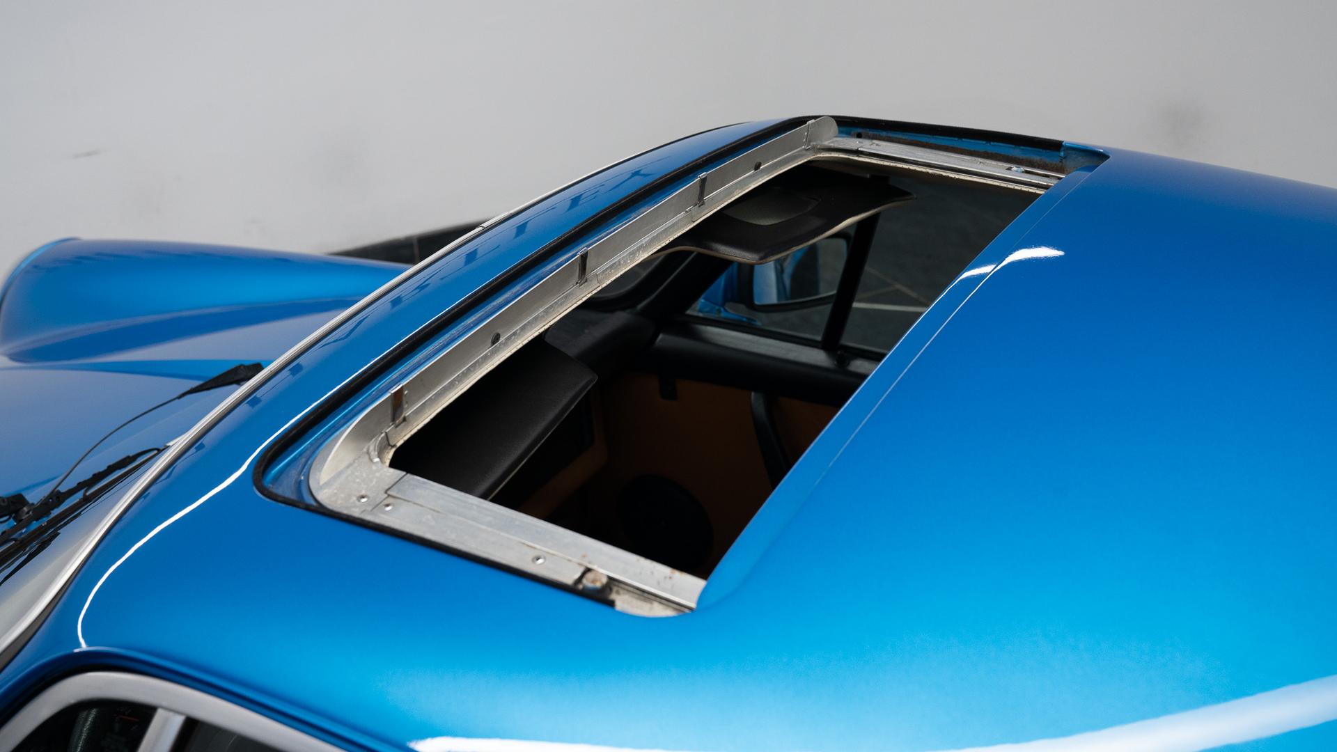 Porsche 911 Photo 55f21afe-af4b-4f78-ba15-ea1257858304.jpg