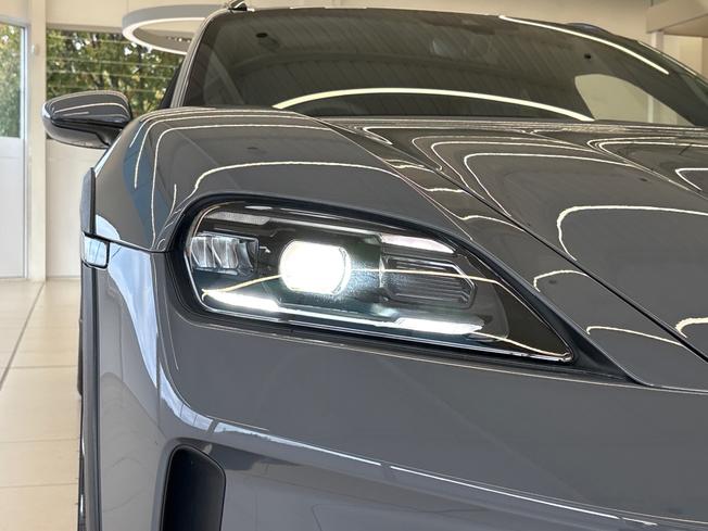 PORSCHE Taycan Photo 21