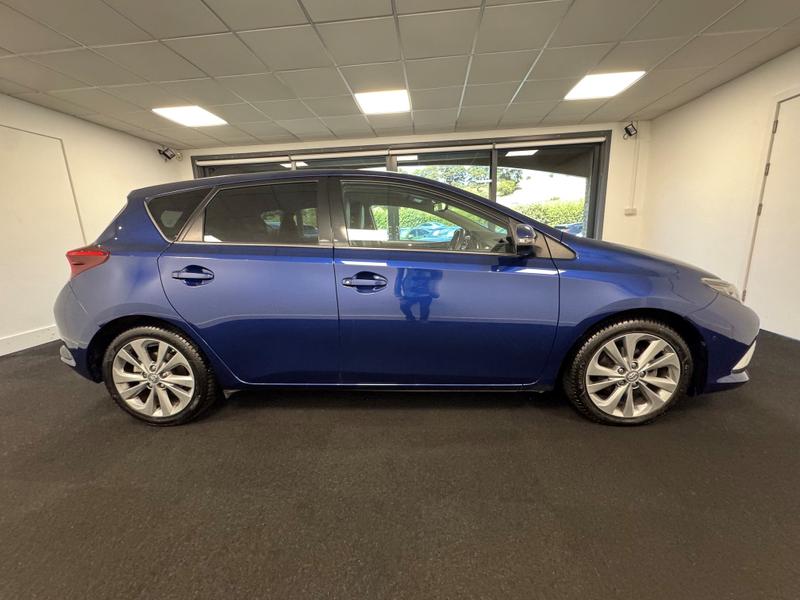 Toyota Auris Photo 5601a801-b3ad-44d8-a4ef-f796396042fe.jpg