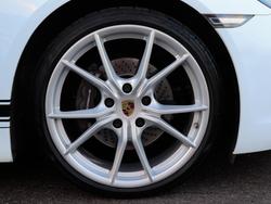 PORSCHE 718 Cayman Photo 4