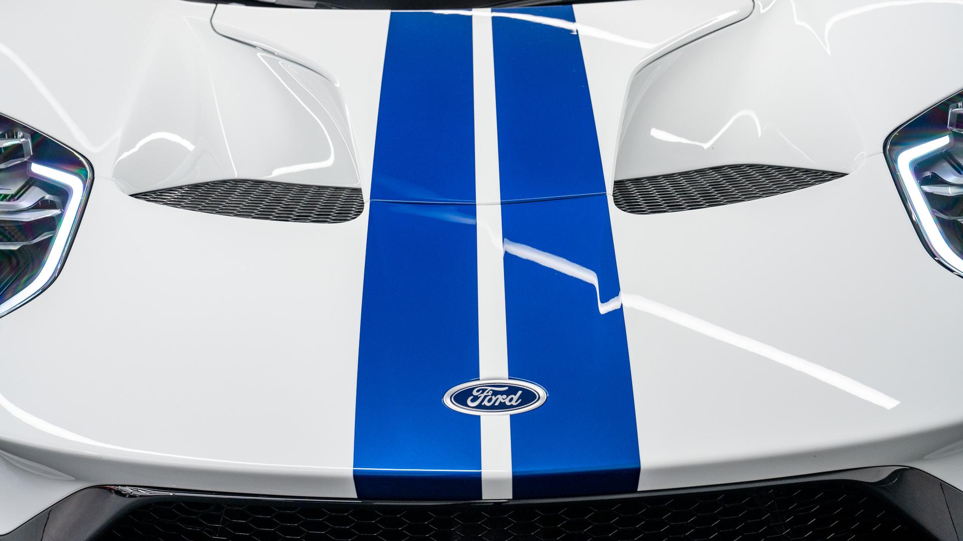Ford GT Photo 561aa74b-a367-4532-8e99-3dbc032a3eec.jpg