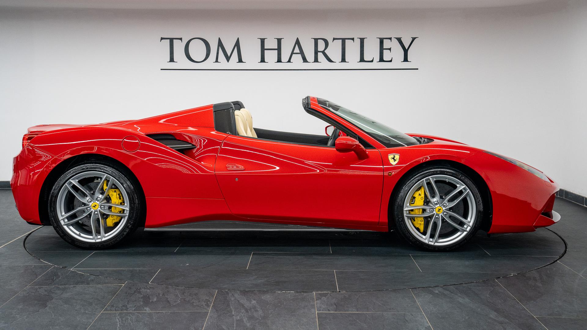 Ferrari 488 Photo 561ee3bd-206b-4244-a886-686a70db9557.jpg