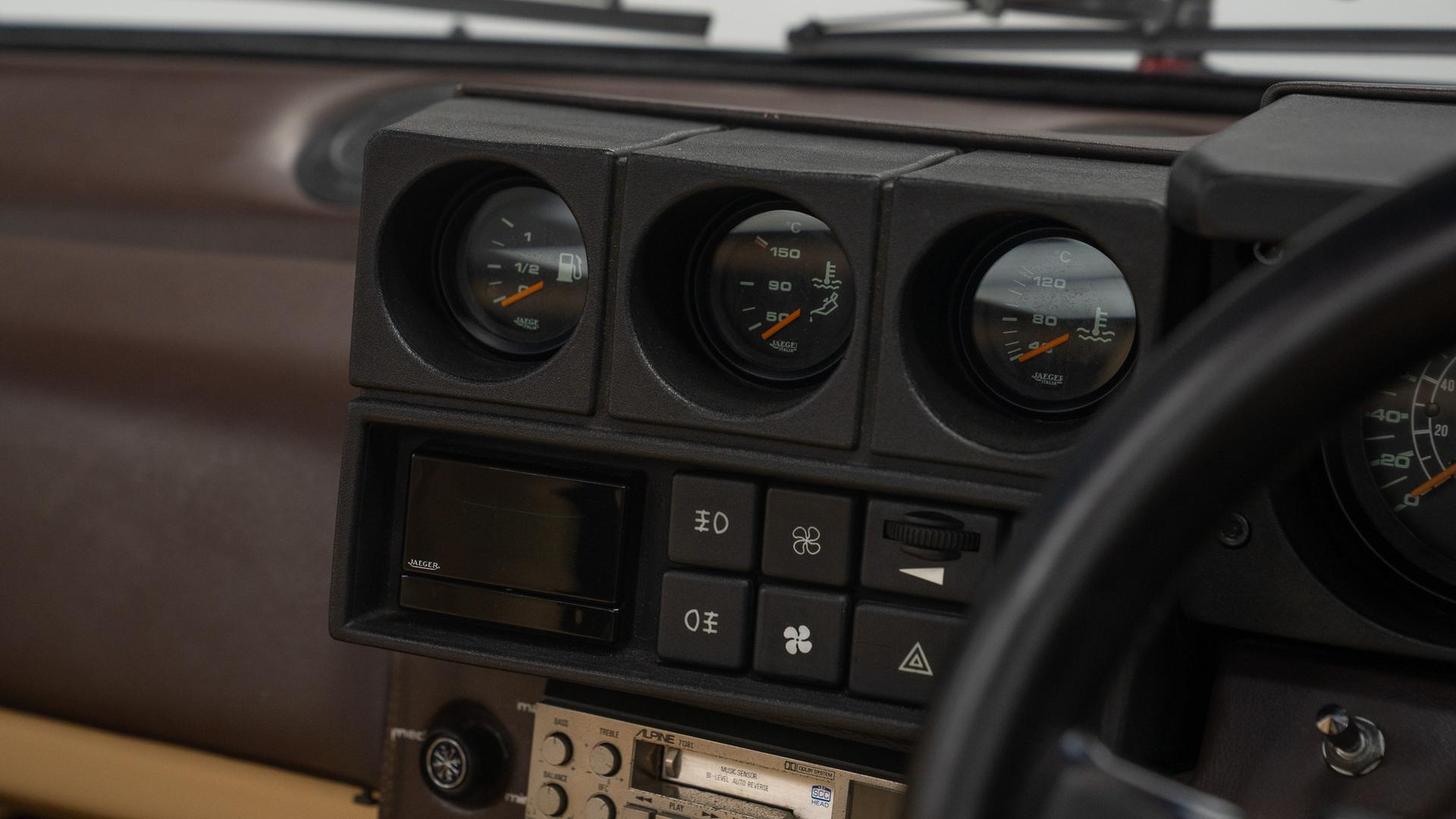 LAMBORGHINI Jalpa Photo 561fc3a2-daab-4d0d-b58b-cea68b2c6953.jpg