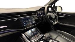 AUDI Q7 Photo 2
