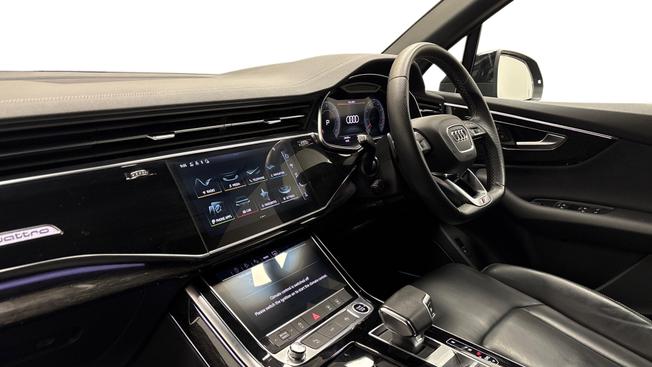 AUDI Q7 Photo 2