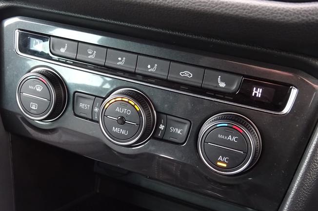 VOLKSWAGEN Tiguan Photo 18