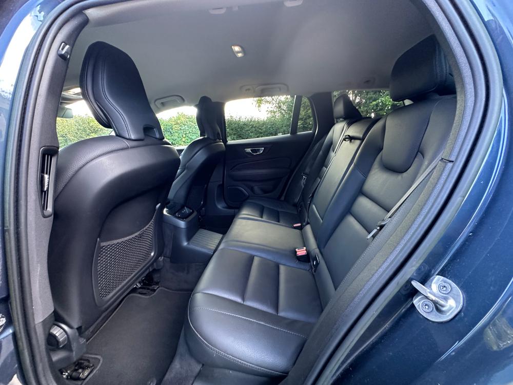 Used Volvo V60 CP72VMO 33