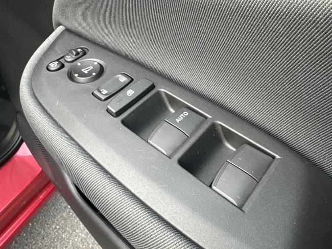 Honda Jazz Photo 5669404b-8cd3-4d23-a9ed-2966f5de48ab.jpg