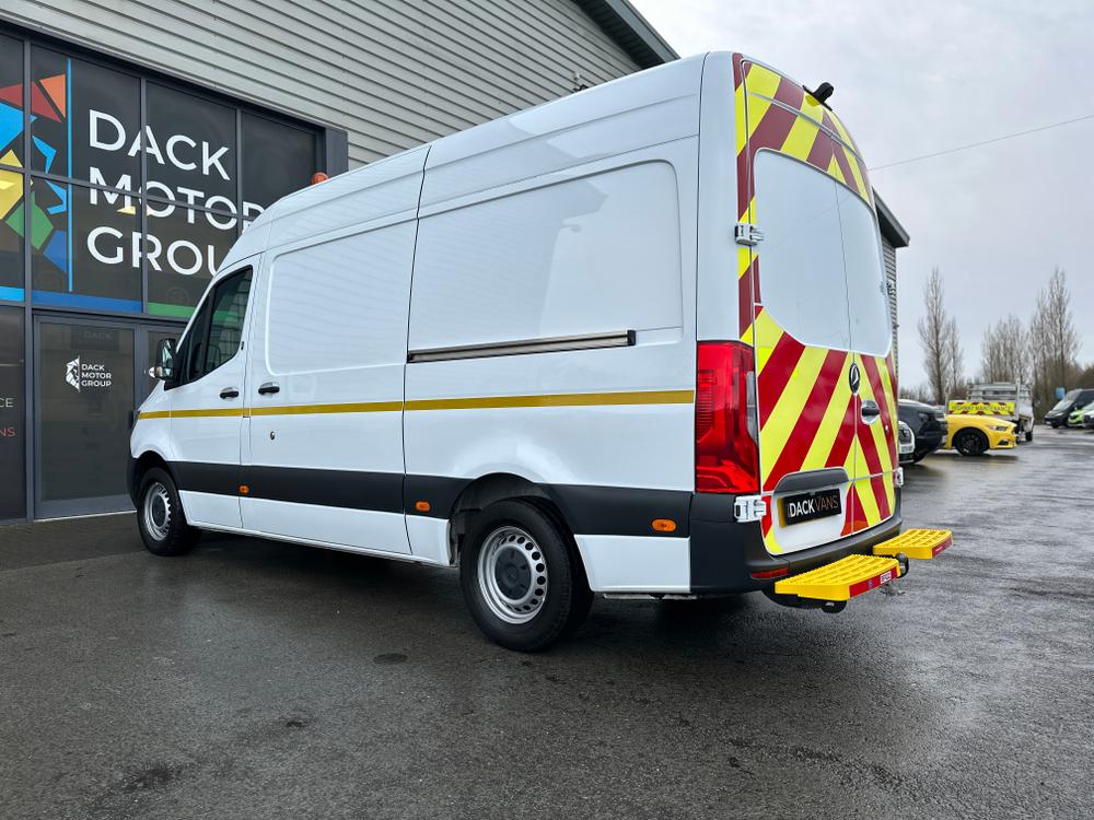Mercedes-Benz Sprinter Photo 566f10b2-1ea6-4e2d-be5a-9fb9b3fe053a.jpg