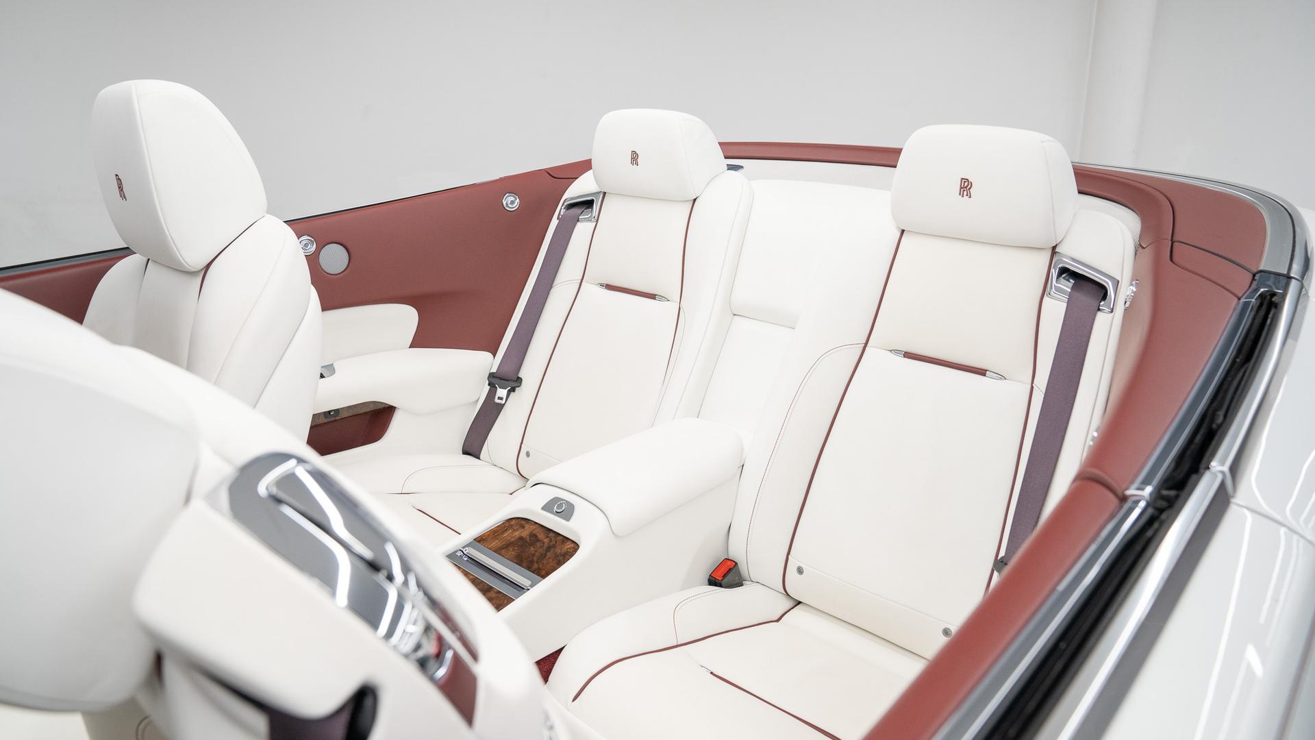Rolls-Royce Dawn Photo 566f40cd-f551-4094-9cb8-3918f0bd224e.jpg