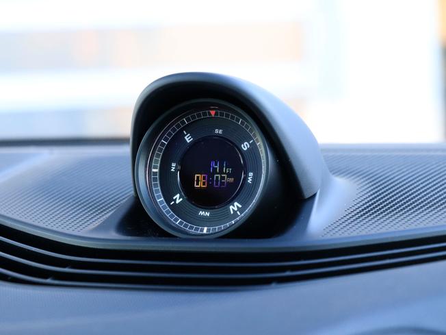 PORSCHE Taycan Photo 16