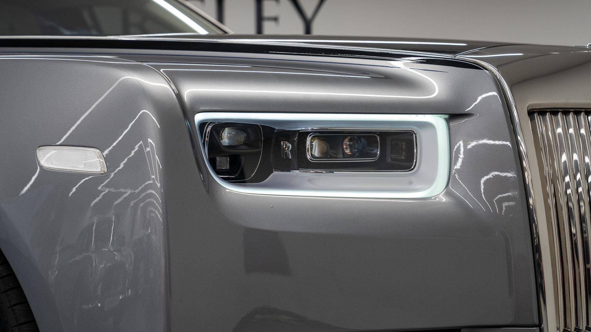 Rolls-Royce Phantom Photo 5689ce50-45d8-4926-9f5f-cdc61a543fc8.jpg