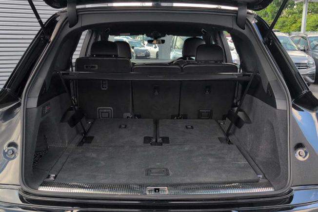 AUDI Q7 Photo 12