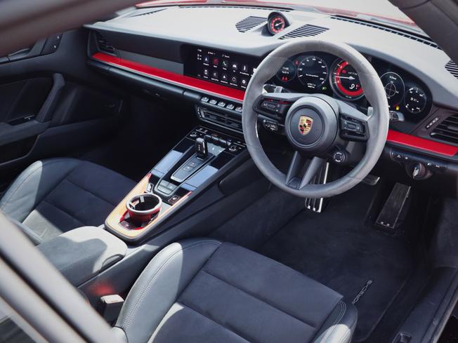 PORSCHE 911 Photo 21