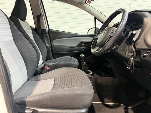 Toyota Yaris Photo 56a469af-b0b5-4af7-97e0-30b30628e1bb.jpeg