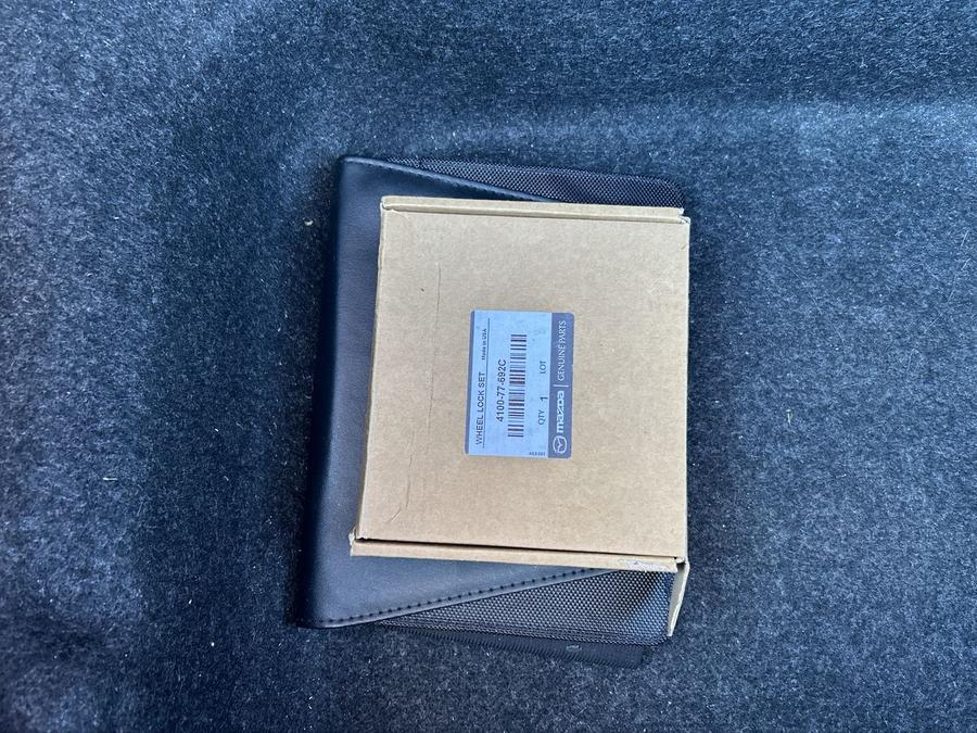Mazda MX-5 Photo 56bf2f6f-3c31-48e5-966c-0e858b482499.jpg