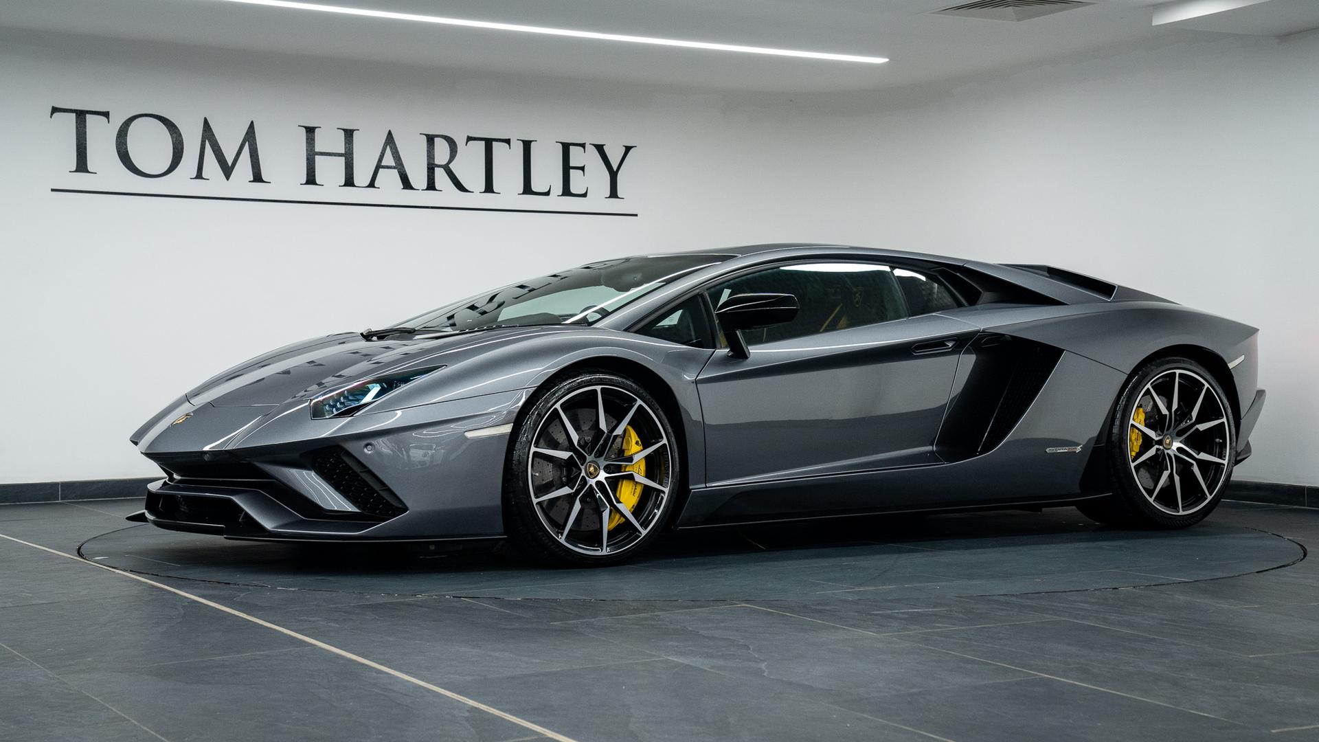 LAMBORGHINI Aventador Photo 56d1364b-357d-4b35-bf2d-f36ca6001832.jpg