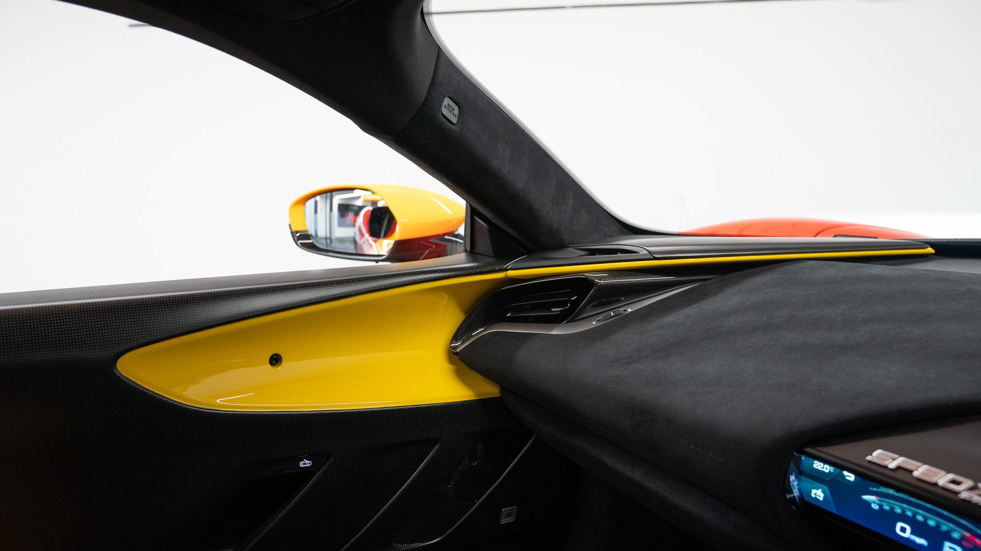 Ferrari SF90 XX Stradale Photo 56d2fd3e-7451-4323-8f28-c4e13237ac59.jpg