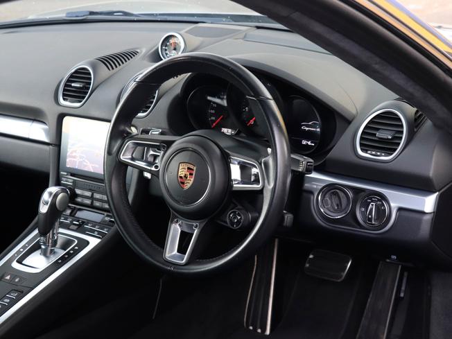PORSCHE 718 Cayman Photo 25
