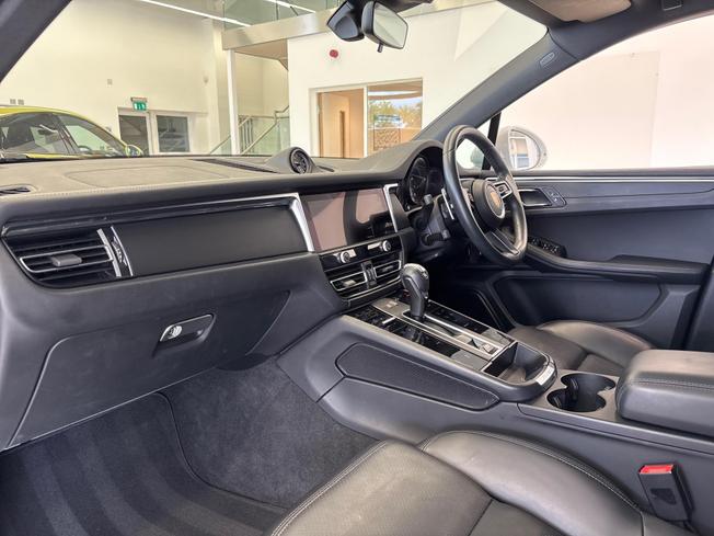 PORSCHE Macan Photo 13