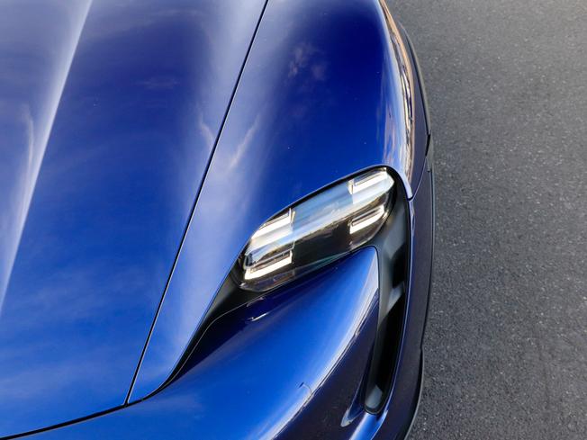 PORSCHE Taycan Photo 8