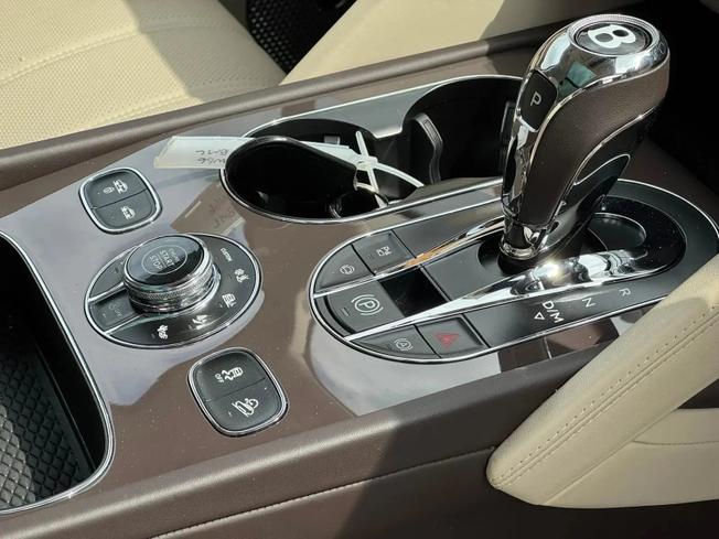 BENTLEY Bentayga Photo 12