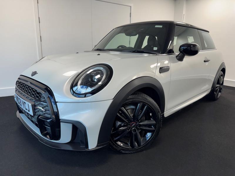 MINI Hatch Photo 570eba09-b1c5-4031-b73c-89fa7c9ea4c8.jpg
