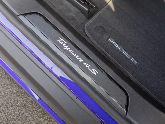 PORSCHE Taycan Photo 26