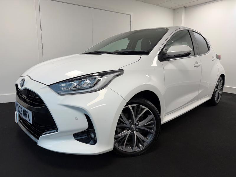 Toyota Yaris Photo 572f3c23-5f39-4bd5-8e0d-58c72f5ddf0f.jpg