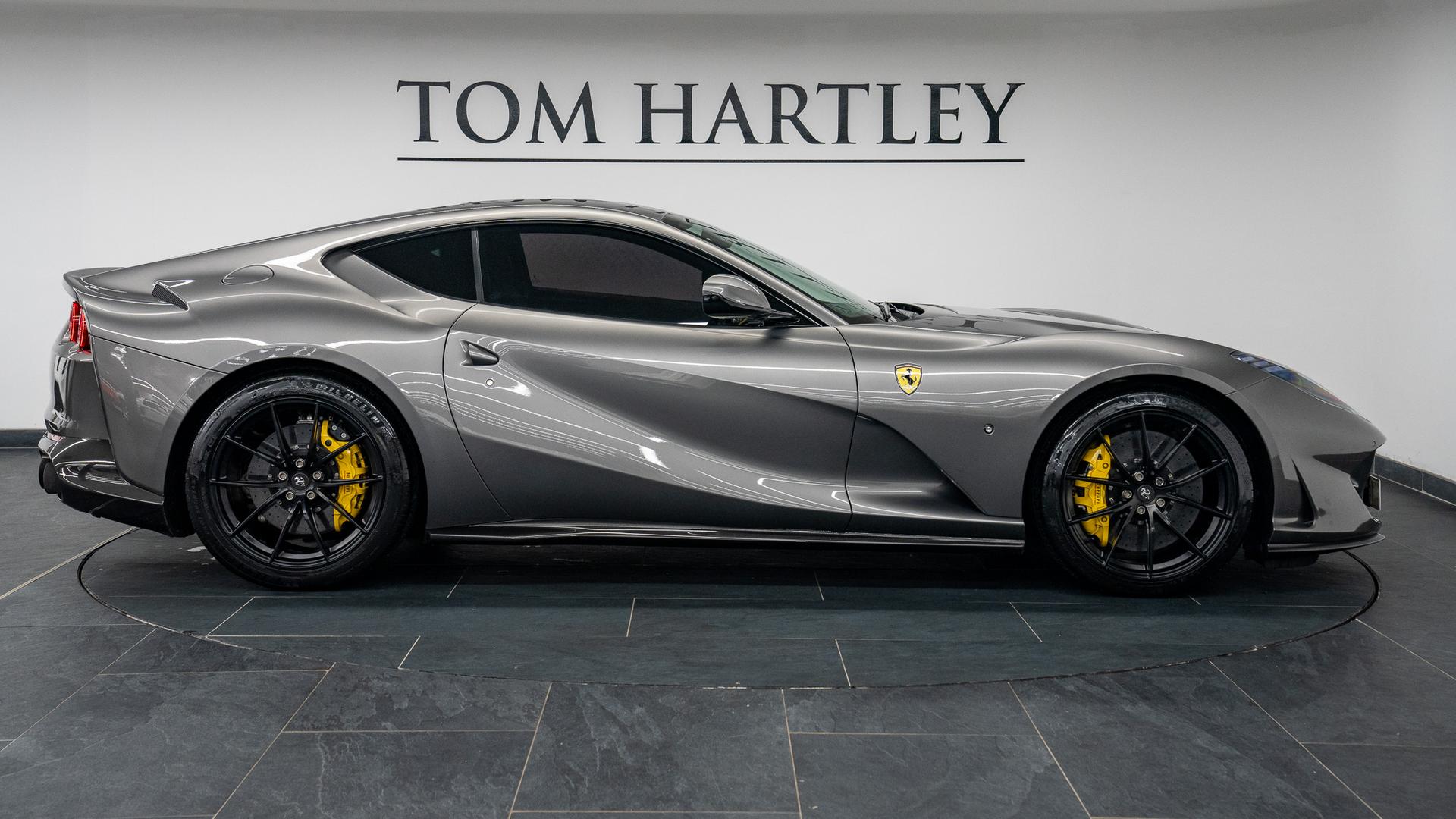 Ferrari 812 Photo 57594326-124b-425e-b900-9806e790d1e2.jpg