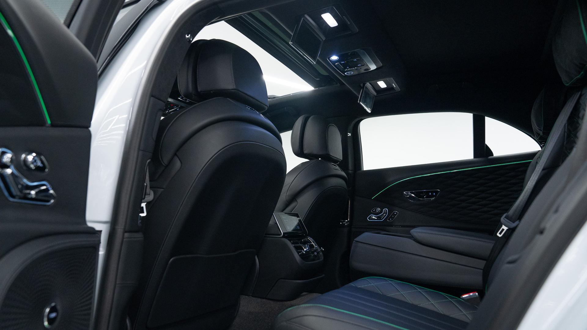 Bentley Flying Spur Photo 5763d5ba-eeb0-475f-b3a5-00aa469474db.jpg