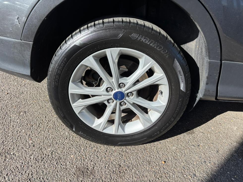 Ford Kuga Photo 5765d7ab-b152-46dc-938d-e2451843103b.JPEG