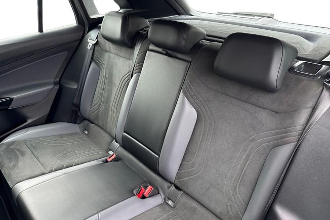 VOLKSWAGEN ID.4 Photo 11